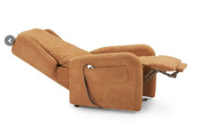 Carica l'immagine nel visualizzatore di Gallery, Poltrona BIANCA