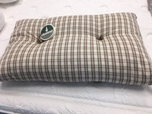 Carica l'immagine nel visualizzatore di Gallery, Guanciale di Cirmolo